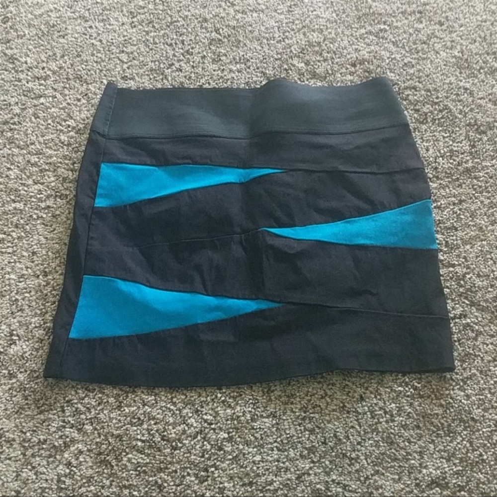 Rue21 like new black and blue mini skirt